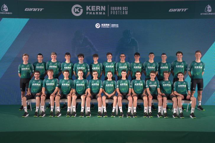 Corredores equipo Kern Pharma 2024